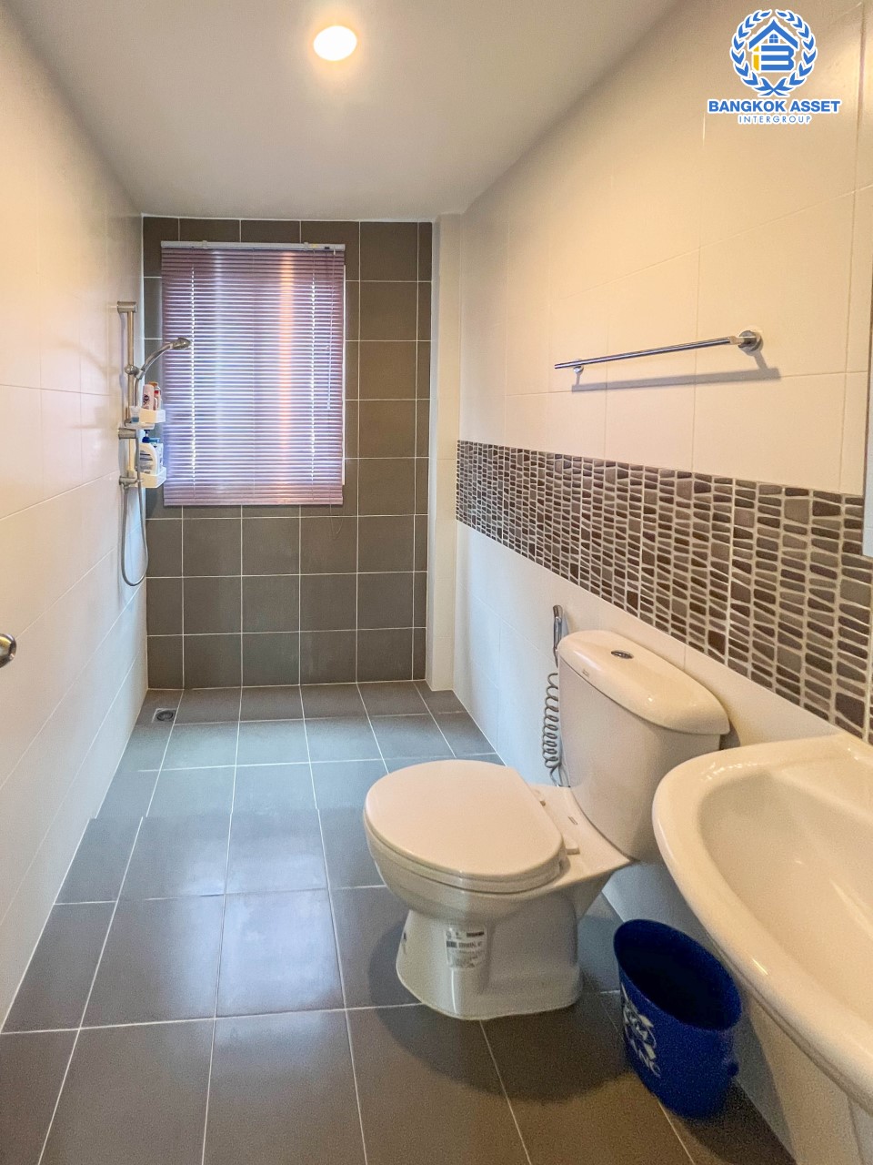 *****บ้านเดี่ยวมือสอง ม.คาซ่าพรีเมี่ยม ราชพฤกษ์-พระราม5 บ้านเดี่ยวหลังใหญ่ 3 ชั้น แบรนด์ Q.House เนื้อที่ 50.4 ตร.ว. ดีไซน์ตอบทุกไลฟ์สไตล์ ฟังก์ชัน 3 ห้องนอน 5 ห้องน้ำ จอดรถได้ 4 คัน บนทำเลติดถนนใหญ่ เชื่อมต่อทุกเส้นทาง ใกล้รถไฟฟ้าสายสีม่วง "สถานีบางพลู" และทวงด่วน "ศรีรัช"